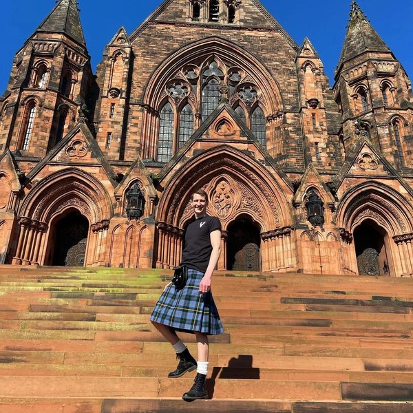 McBooth Attendant in Loch Lomond Millennium Kilt on Coats Wedding avenue steps